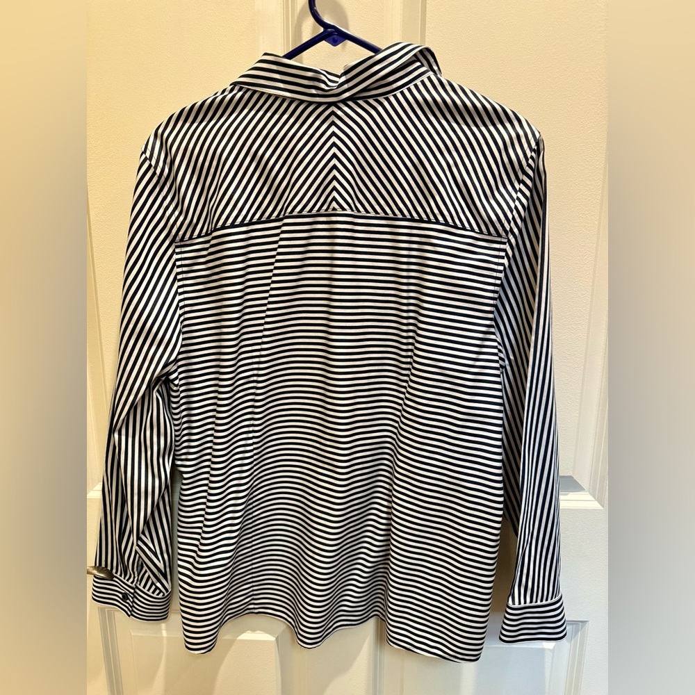 Chico’s non-iron Black and White Striped button down shirt, XL (Chicos 3). - Picture 3 of 4